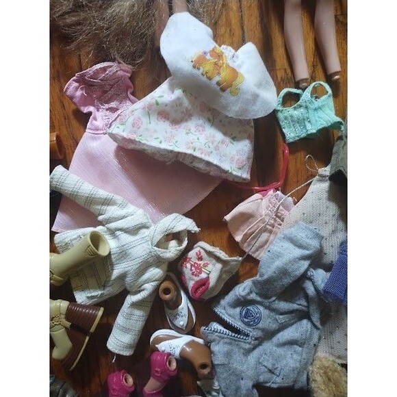Vintage HUGE BRATZ LOT 30 Nude Dolls  Clothes Shoes - Picture 11 of 16